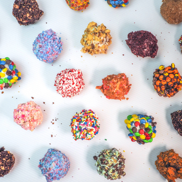 The big baller pack includes: two greatest hits pack | vanilla sprinkle, triple chocolate, red velvet, French toast. Two cereal bowl pack | fruity pebble, cap'n crunch, special-k, cinnamon crunch. Two pastel pack | animal cracker, unicorn poop, andies mint. Two candy blast pack | m&m, reese's, butterfinger, snickers