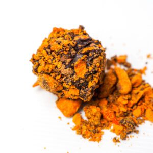 This cakeball captures the iconic candy bar's signature crunch and flavor. We start with a moist cake base, mix in crushed Butterfinger pieces, then dip the whole thing in a rich chocolate coating.