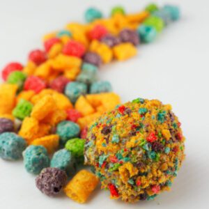 Enjoy the classic flavors of Cap'n Crunch cereal in this cake ball, featuring a moist vanilla center and a white chocolate coating.