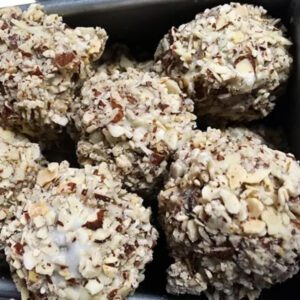 Lemon Almond Delight: A zesty lemon cake ball filled with creamy vanilla frosting, then rolled in white chocolate and toasted almonds for a delightful crunch.