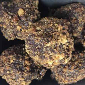 Chocolate Chip Cookie Dough: A classic vanilla cake ball packed with chocolate chips, reminiscent of your favorite cookie dough. It's finished with a dark chocolate coating and a sprinkle of vanilla cake crumbs for an extra touch of sweetness.